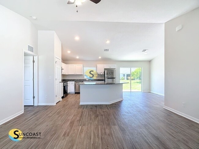 22 Tropicana Parkway W in Cape Coral, FL - Foto de edificio - Building Photo