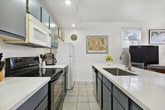 2502 Laurel St in New Orleans, LA - Building Photo - Building Photo