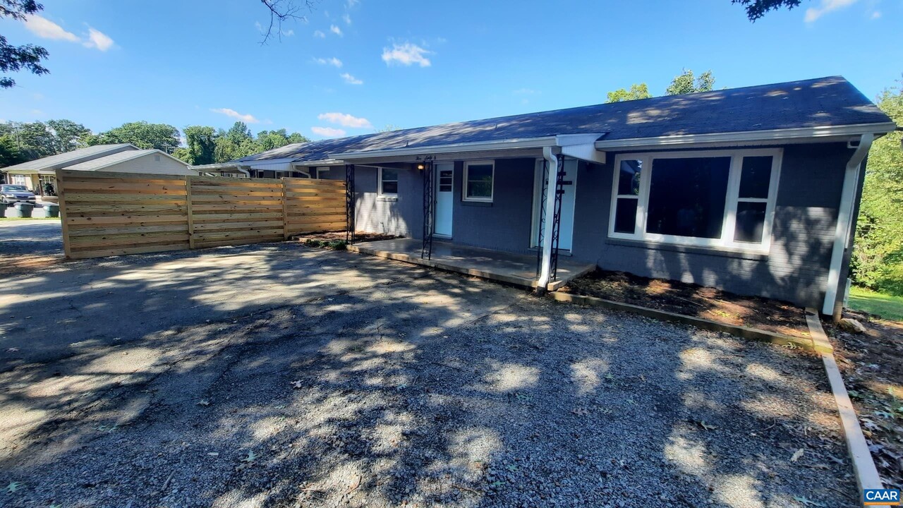 560 Stagecoach Rd in Charlottesville, VA - Building Photo