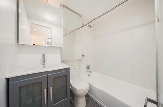 184 Thompson St in New York, NY - Building Photo - Building Photo