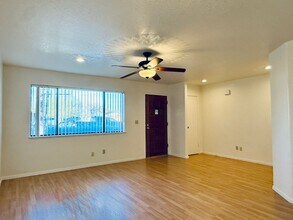 247 E Upjohn Ave in Ridgecrest, CA - Foto de edificio - Building Photo