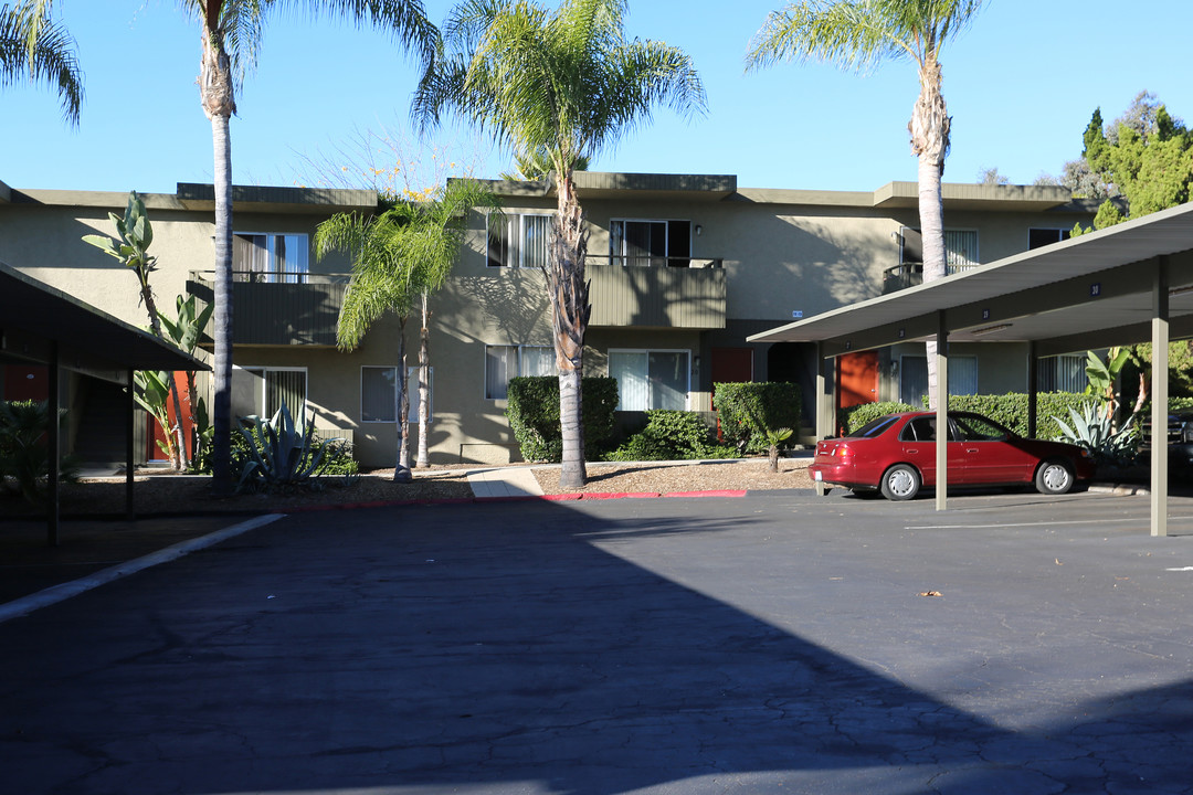 Amberwood Villas in Escondido, CA - Building Photo