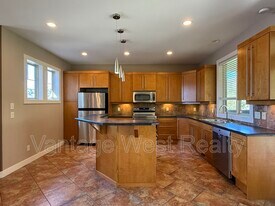 1495 Kloppenburg Rd in Kelowna, BC - Building Photo