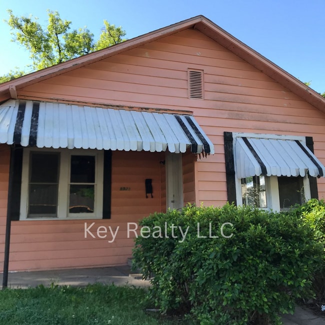 property at 1923 Kelly St