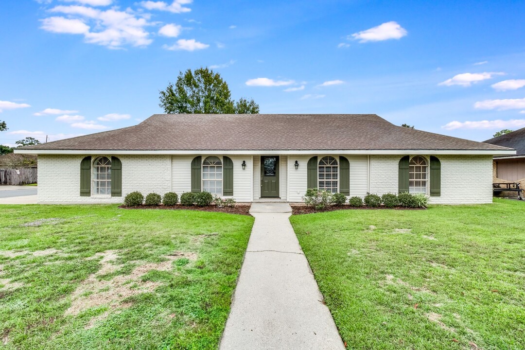 606 Kees Cir in Lafayette, LA - Building Photo