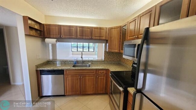 2767 Carambola Cir N in Coconut Creek, FL - Building Photo - Building Photo