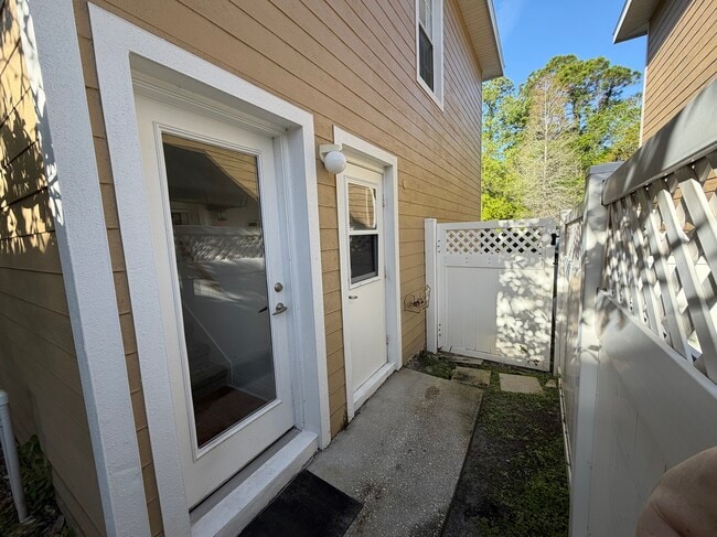 14531 Cotswolds Dr, Unit Apartment, Unit Apartment