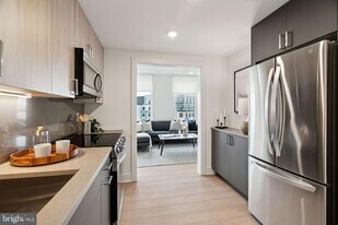 2000 Dreer St in Philadelphia, PA - Building Photo