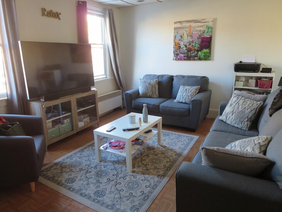 12 Bender Pl in Cliffside Park, NJ - Building Photo