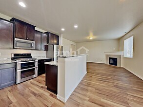 557 McKinley St in Enumclaw, WA - Foto de edificio - Building Photo