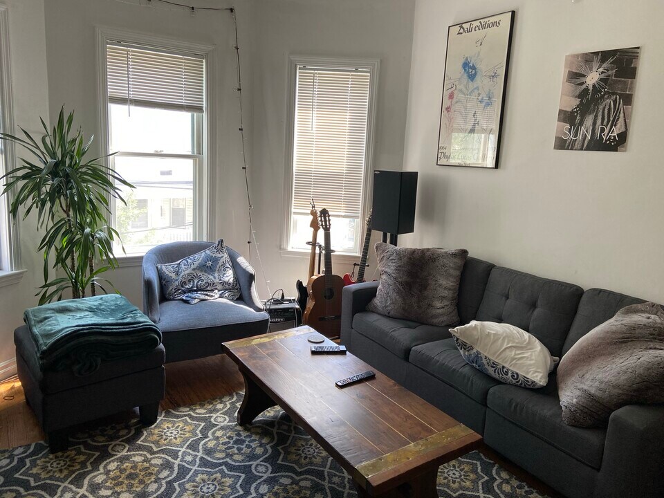 26 Haskell St, Unit 1 in Boston, MA - Foto de edificio