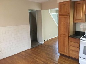 1301 Voll Rd, Unit APT# 6-R in Cincinnati, OH - Building Photo - Building Photo