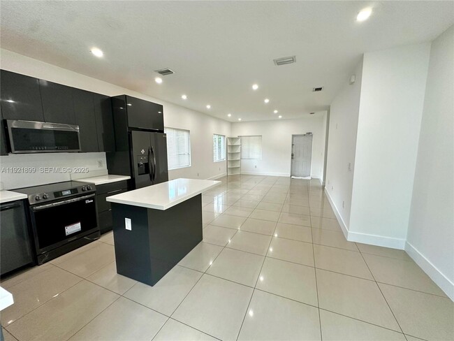 14890 NE 10th Ave in Miami, FL - Foto de edificio - Building Photo