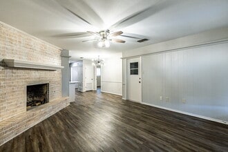 7005 Geneva Ave in Lubbock, TX - Foto de edificio - Building Photo