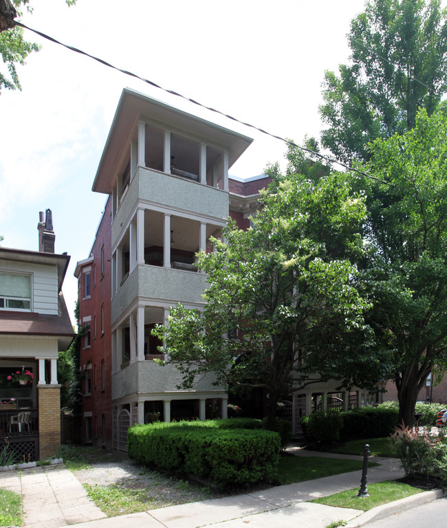 21 Humewood Dr in Toronto, ON - Building Photo - Primary Photo