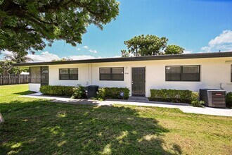 8732 SW 145th St in Palmetto Bay, FL - Building Photo - Building Photo