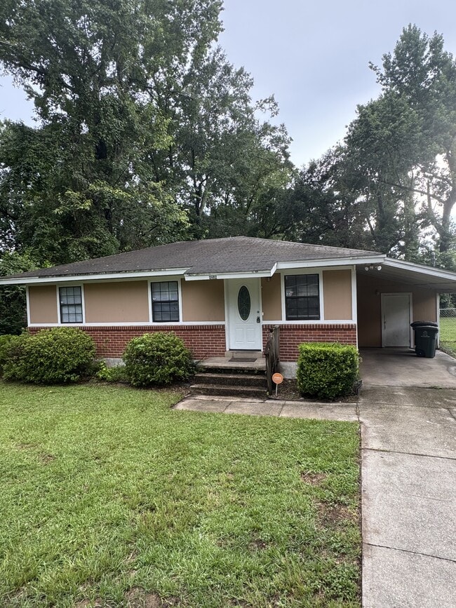 property at 2802 Southwood Dr