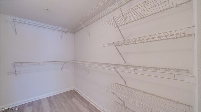 4127 Residence Drive in Ft. Myers, FL - Foto de edificio - Building Photo