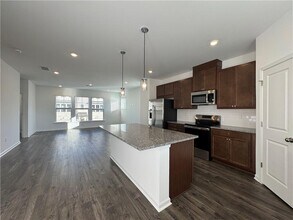 516 Meadows Ln in Lawrenceville, GA - Building Photo - Building Photo