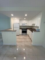 303 Tuscany Ln in Delray Beach, FL - Building Photo