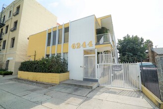 6244 De Longpre Ave in Los Angeles, CA - Building Photo - Building Photo