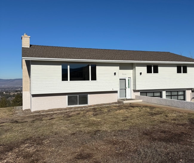 property at 2900 Loraine Dr