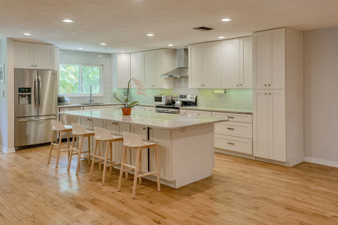 515 Appian Way NE in St. Petersburg, FL - Building Photo