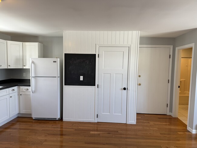 1276 Broadway in South Portland, ME - Building Photo - Building Photo