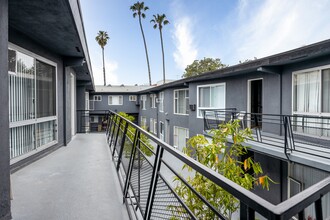 Kingsley Apartments in Los Angeles, CA - Foto de edificio - Building Photo