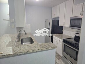 2281 S Vaughn Way in Aurora, CO - Building Photo - Building Photo