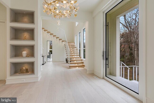 8757 Brook Rd in McLean, VA - Building Photo - Building Photo