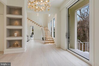 8757 Brook Rd in McLean, VA - Building Photo - Building Photo