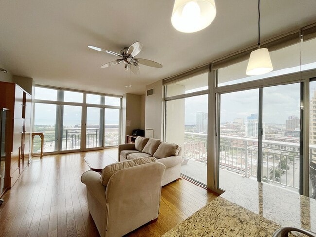 1400 S Michigan Ave, Unit 2004 in Chicago, IL - Building Photo - Building Photo