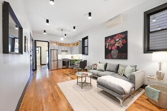 7 St Pauls Ave in Jersey City, NJ - Building Photo - Building Photo