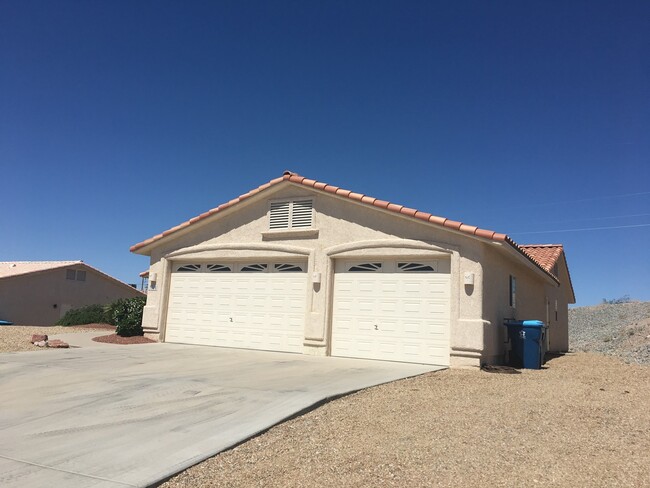 3715 Beachview Dr in Lake Havasu City, AZ - Building Photo - Building Photo