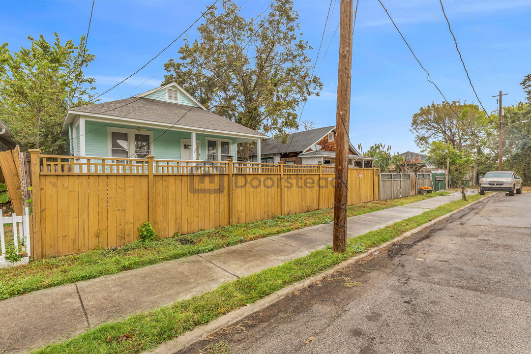 406 Cosmos St in Houston, TX - Building Photo