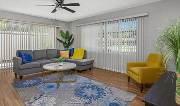 3538 Silver Pine Ct in Sarasota, FL - Building Photo - Building Photo