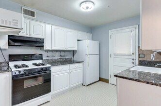 4967 Maple St in Omaha, NE - Building Photo - Building Photo