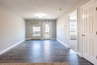 Tulip Ridge Apartments in Liverpool, NY - Foto de edificio - Interior Photo