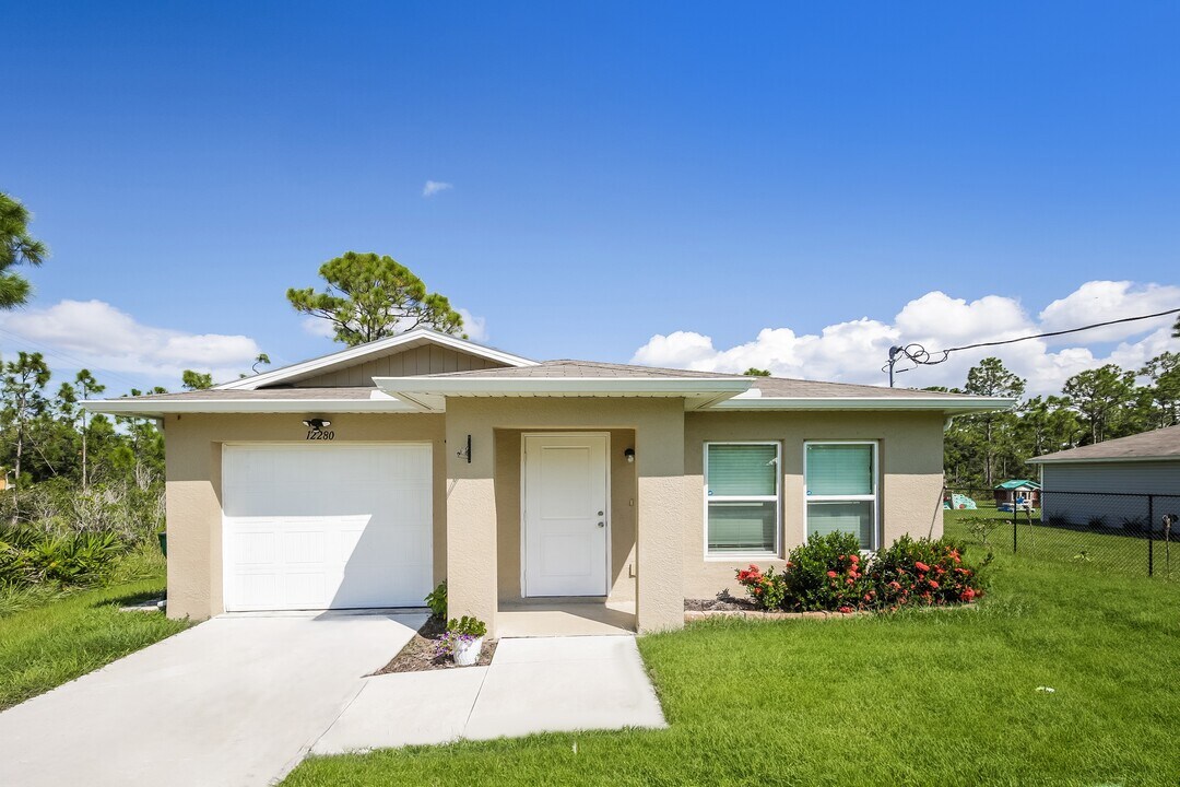 12280 Hindle Ave in Punta Gorda, FL - Building Photo
