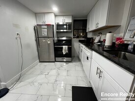 16 Upland Rd in Cambridge, MA - Building Photo