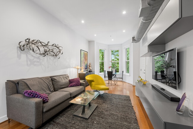 1508 R St NW, Unit 2 in Washington, DC - Foto de edificio - Building Photo