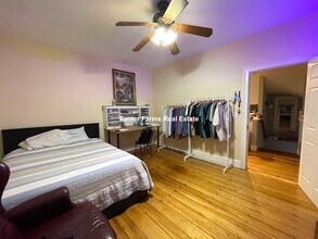 731 Parker St, Unit 1 in Boston, MA - Foto de edificio - Building Photo