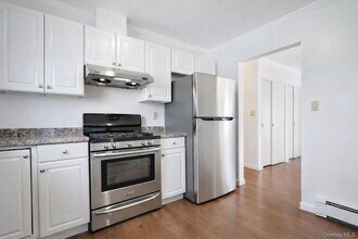 82A 5th Ave in Westbury, NY - Building Photo - Building Photo