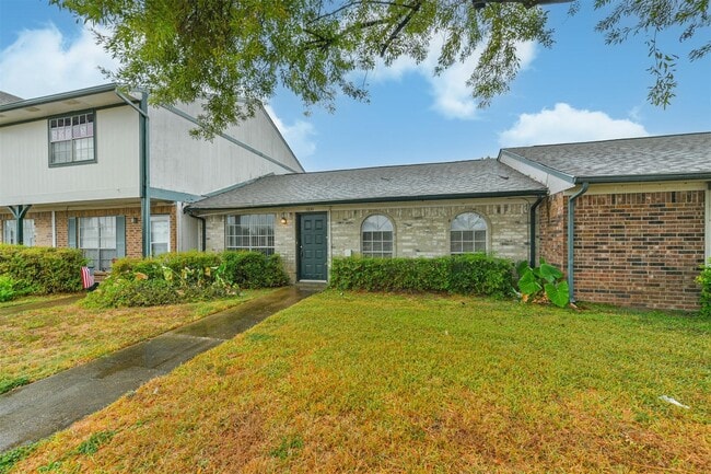 1231 Lyric Ln in Pasadena, TX - Building Photo - Building Photo