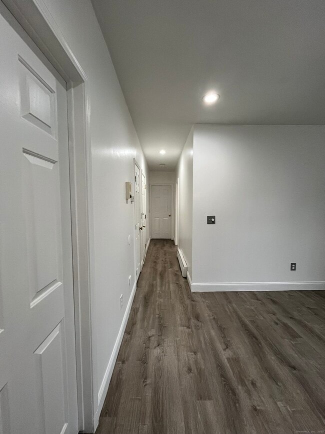 120 Maltby St in Shelton, CT - Building Photo - Building Photo