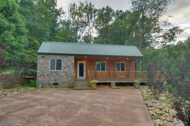 1857 Venturous Trail in Goode, VA - Building Photo - Building Photo