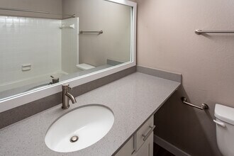 Hampton Farms Apartments in Highland Heights, KY - Building Photo - Interior Photo