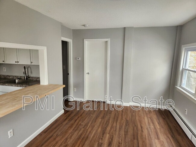 8 Beacon St in Nashua, NH - Building Photo - Building Photo