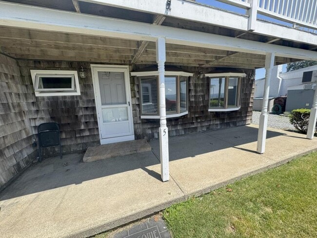 175 Main St in Niantic, CT - Building Photo - Building Photo